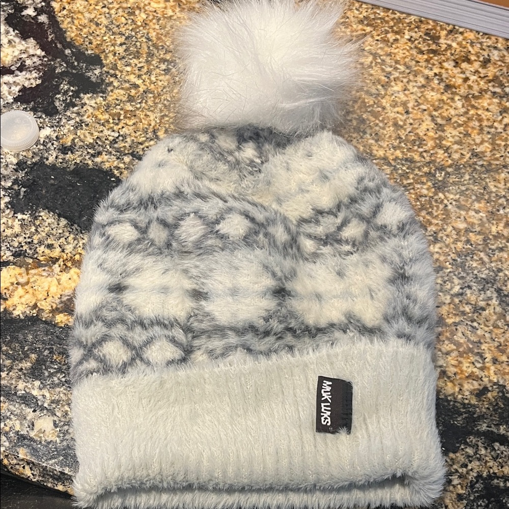 Stylish Soft Gray and White Knit Pom-Pom Hat